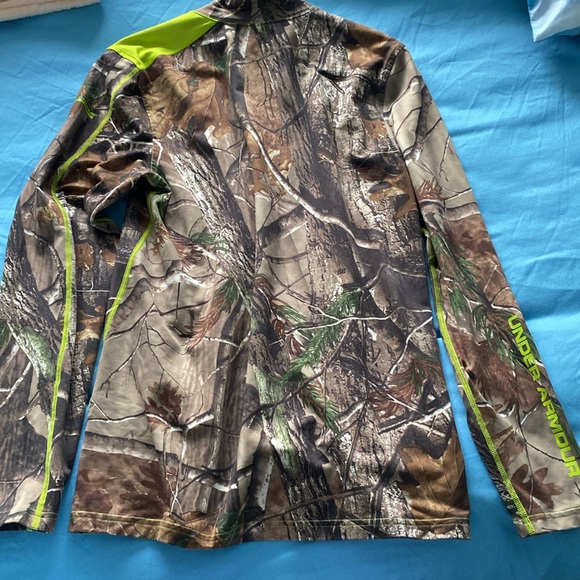 Unisex camo under armor🌲🪵 - Picture 3 of 3